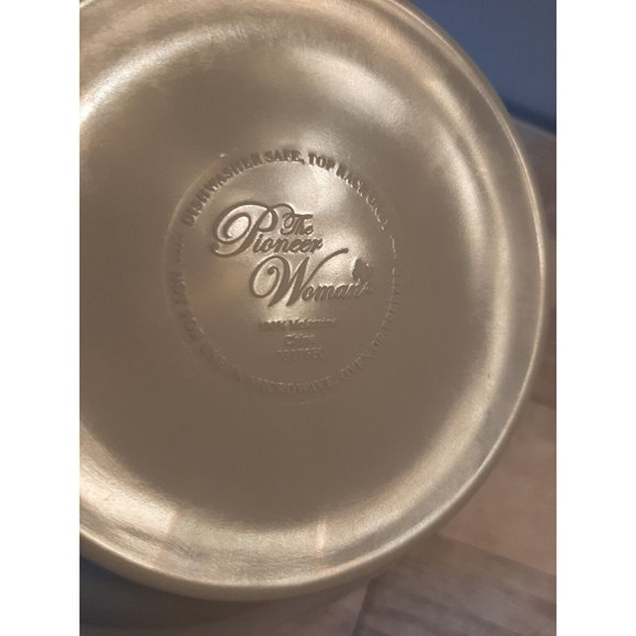 Pioneer Woman 4 Cup Covered Mixing Bowl with Handle and Lid Melamine - Picture 9 of 11